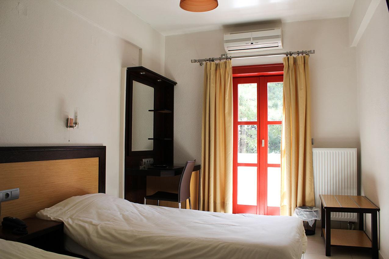 Aposperides Hotel Livadi  Екстер'єр фото