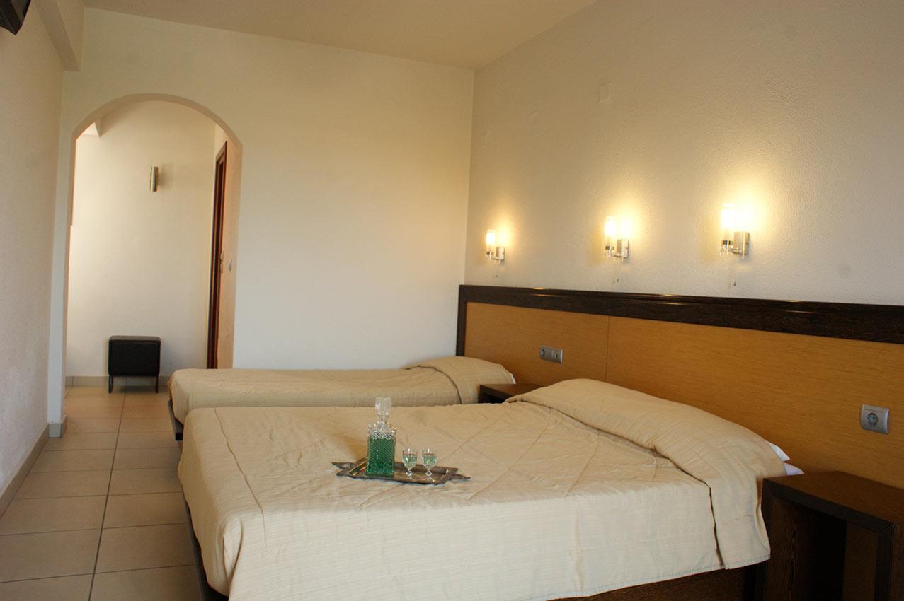 Aposperides Hotel Livadi  Екстер'єр фото