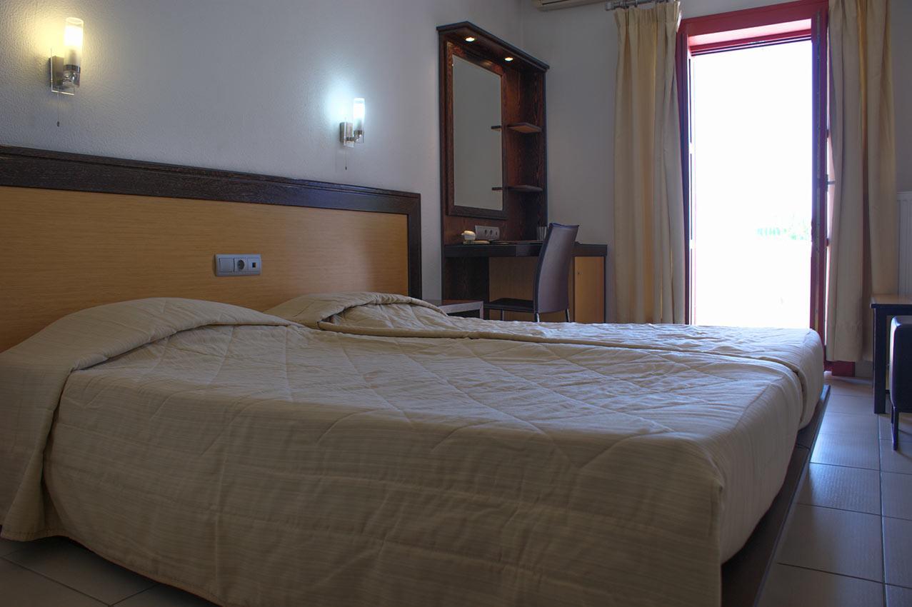 Aposperides Hotel Livadi  Екстер'єр фото